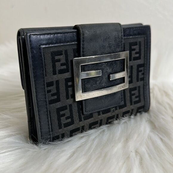 COPY - 💯Authentic Fendi Short Wallet 🍀 - Picture 3 of 15